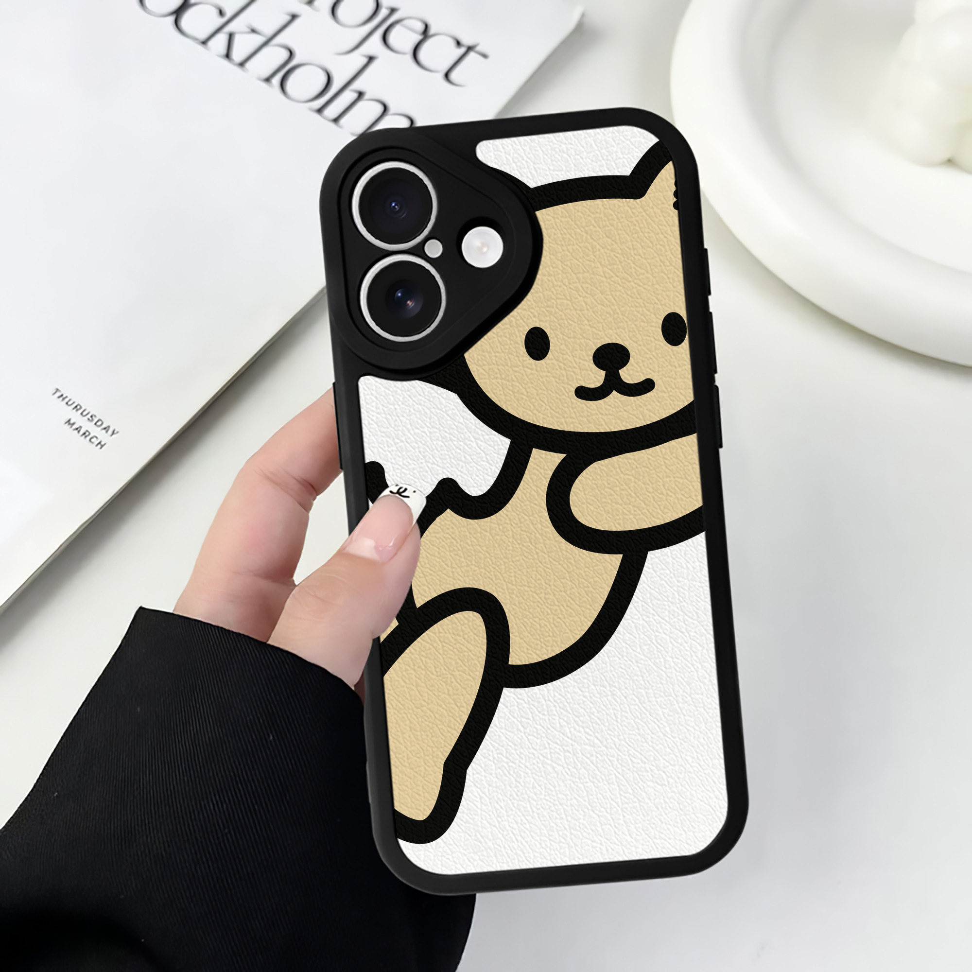 （画像用） Hello Kitty ハローキティ 【iPhone 16シリーズ対応】シリコンスマホケース（レザー調） 材質：シリコン